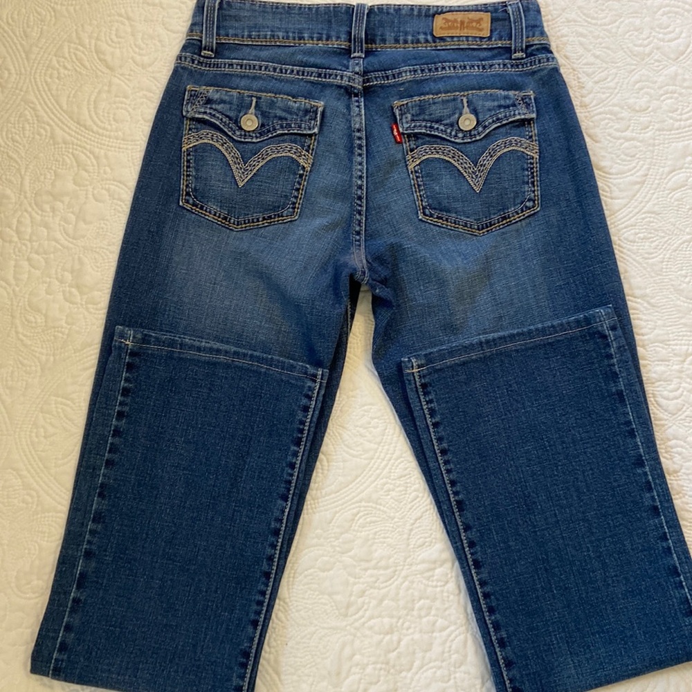 RARE Levi’s Double Button, Embroidered Pocket Jeans, Size 27